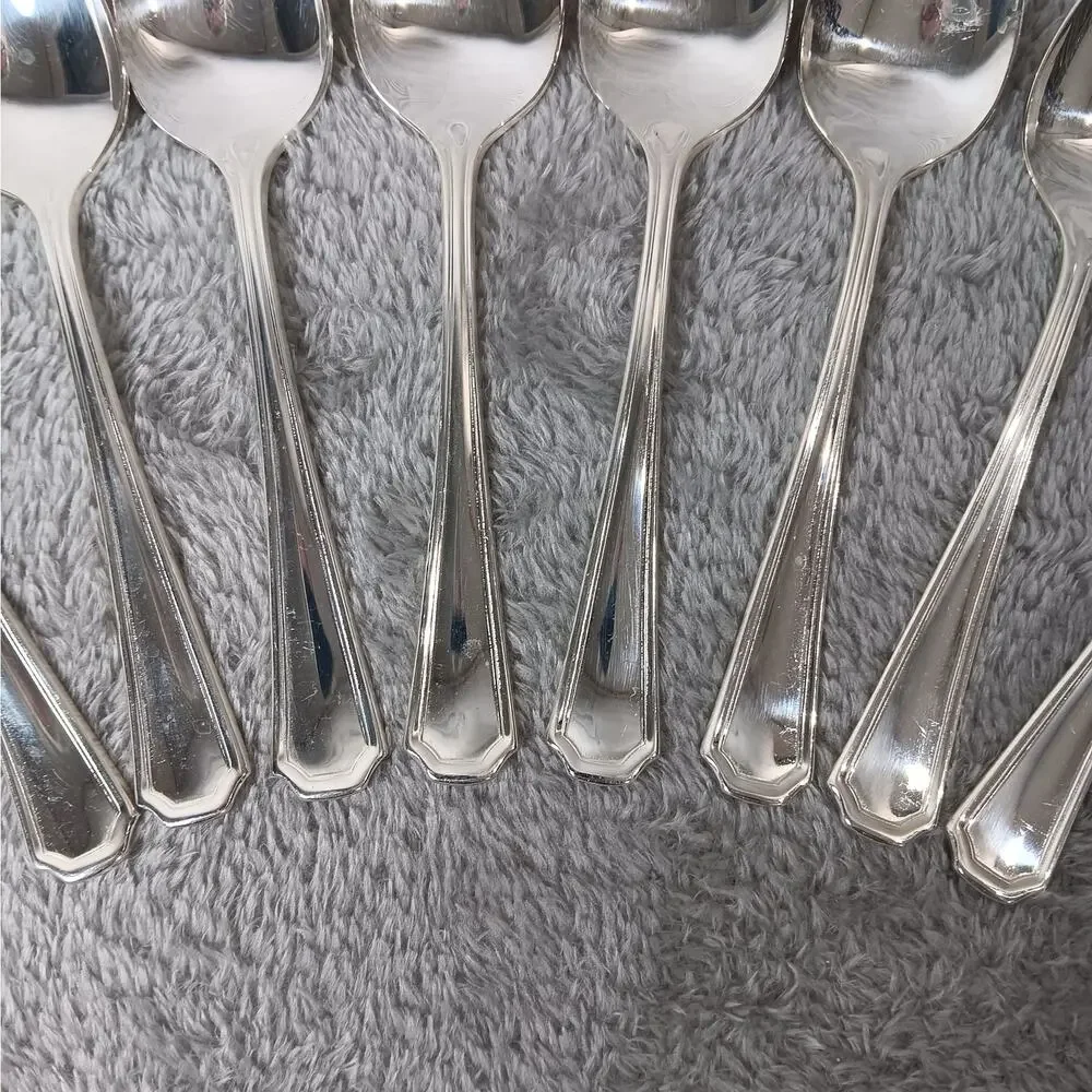 Set of 8 Oneida Silversmiths Silver Plate Clairhill-Fairhill Teaspoons